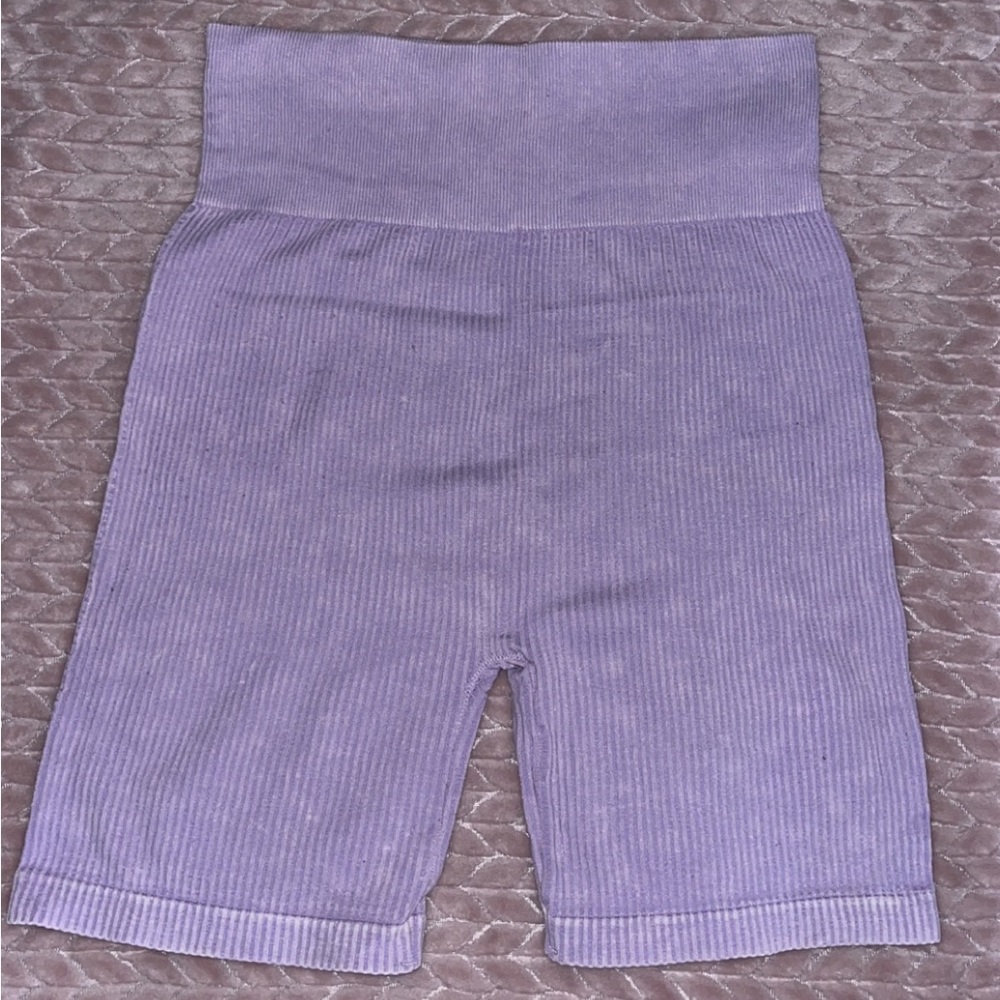 Lavender ribbed biker shorts